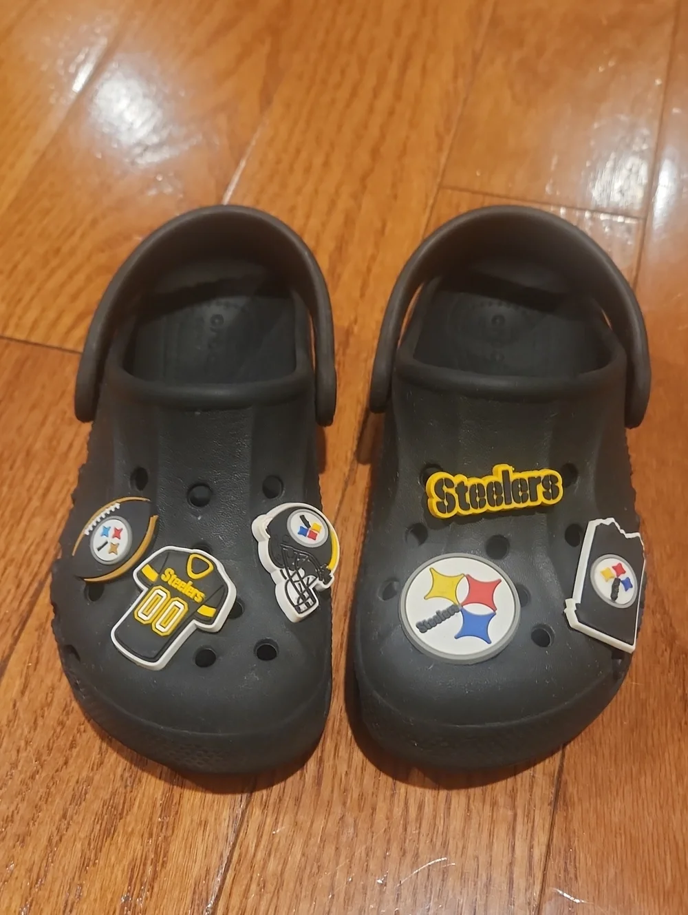 CROCS Toddler Black Clogs with Steelers Football Team Charms, Size 10 C